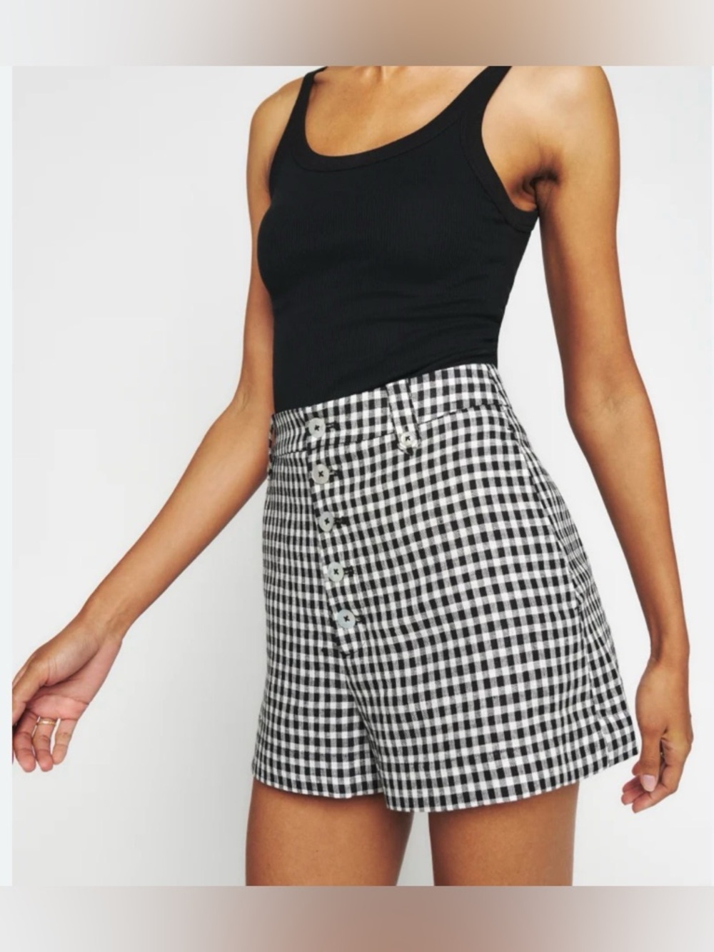 REFORMATION…Greyson linen short…black and white…size 6